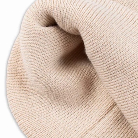 SOLD - Unisex Levi’s Leather Logo Patch Beanie - Picture 4 of 6